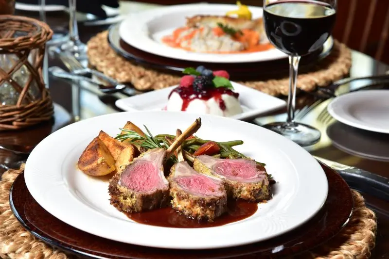 Rio Piedra Plantation dining